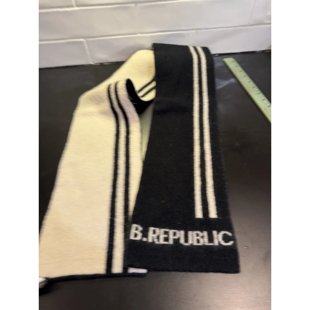 Banana‎ Republic 100% Wool Striped Scarf Black White with Logo Classic